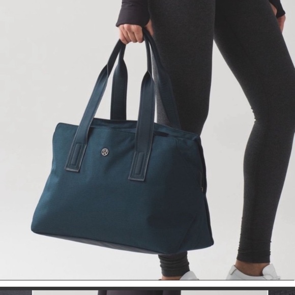 Lululemon Go Getter Bag Gym Laptop Work Travel Duffle in dark blue/teal - Picture 5 of 14